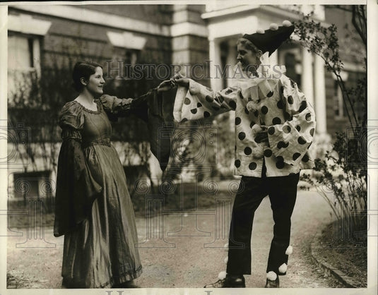 1930 Press Photo Tointa Orena & Margaret Ford in "You & I" Radcliffe College - Historic Images