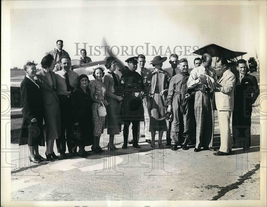 1937 Press Photo 80 Pilots & Friends in Annual Good Will Flight to Montreal - Historic Images