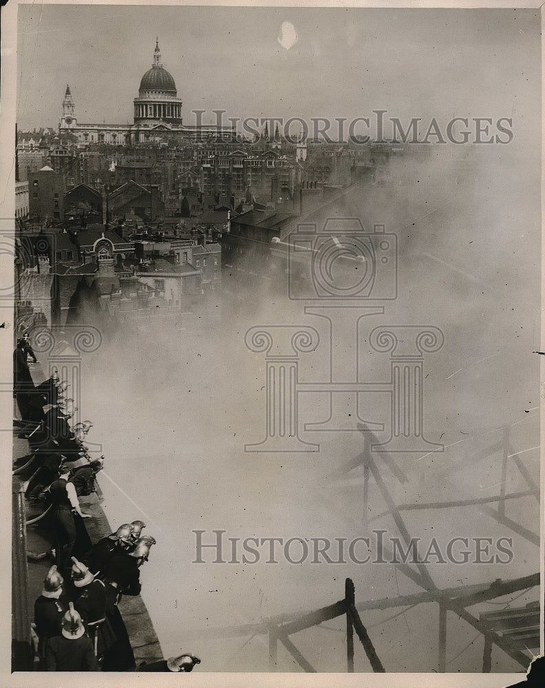 1926 Press Photo St. Paul&#39;s Cathedral Seen Above Smoke of Warehouse Fire, London - Historic Images