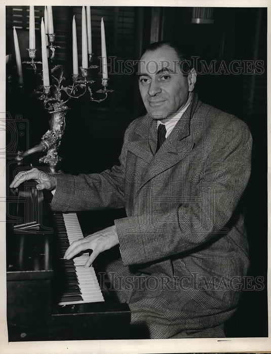 1947 Press Photo Producer Jed Harris Of Broadway - Historic Images