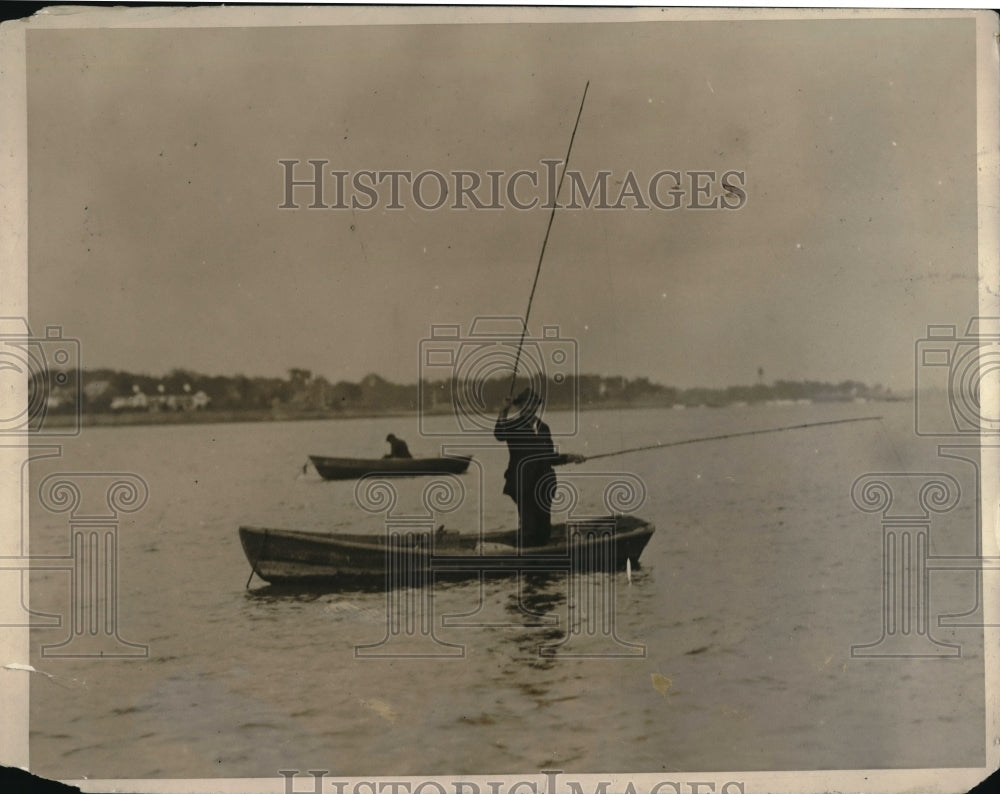1926 Press Photo Fisherman in Rowboat in Long Island Sound Fishing for Mackeral-Historic Images