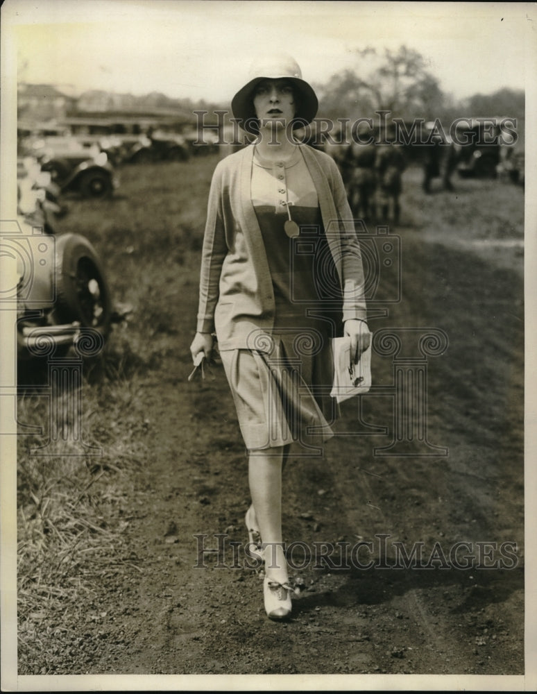 1929 Press Photo Ms.Betty Hall of Conn. at Soldier &amp; Sailors Club Horse Show. - Historic Images