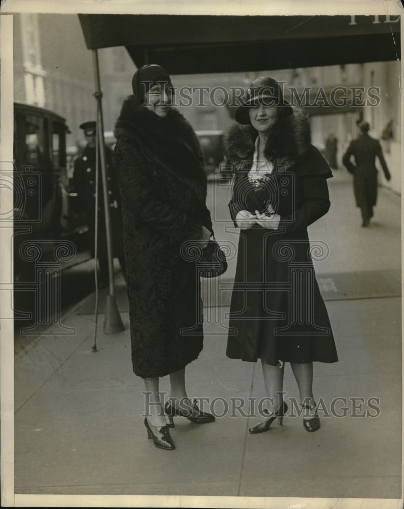 1930 Press Photo Mrs.John Aspegran and Mrs.Robert J.Adams at Park Ave. N.Y. - Historic Images