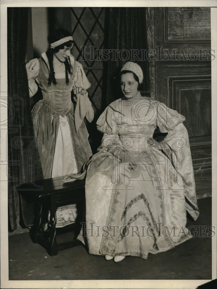 1930 Press Photo Univ. of Pennsylvania in "L'Aventurier"Stage play scene. - Historic Images