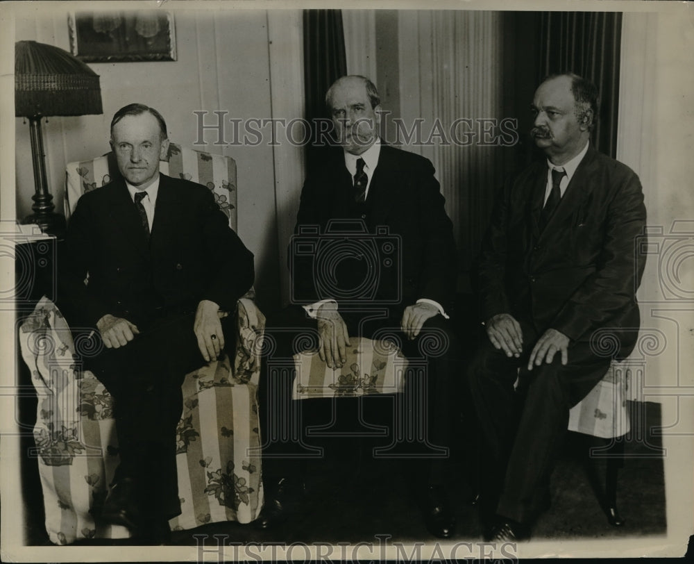1923 Press Photo President Coolidge in his first official conference with Sec. - Historic Images