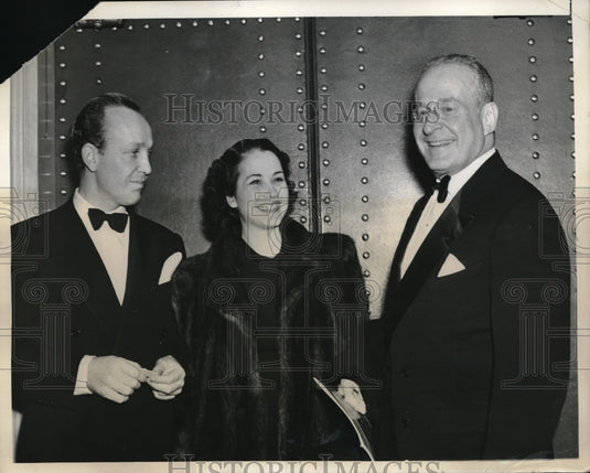 1937 Press Photo Mr.and Mrs.Randolph Heart Jr and Herbert Swope at N.Y. Theater. - Historic Images