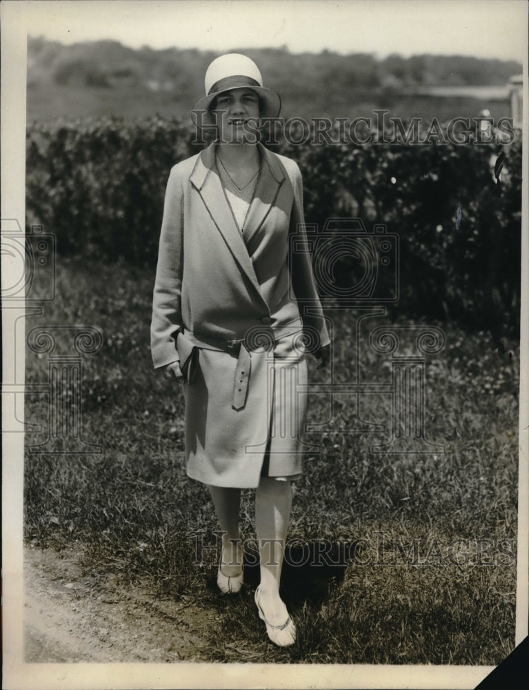 1927 Press Photo Rose G. Davis in Newport, Daughter of Dudley Davis, New York - Historic Images