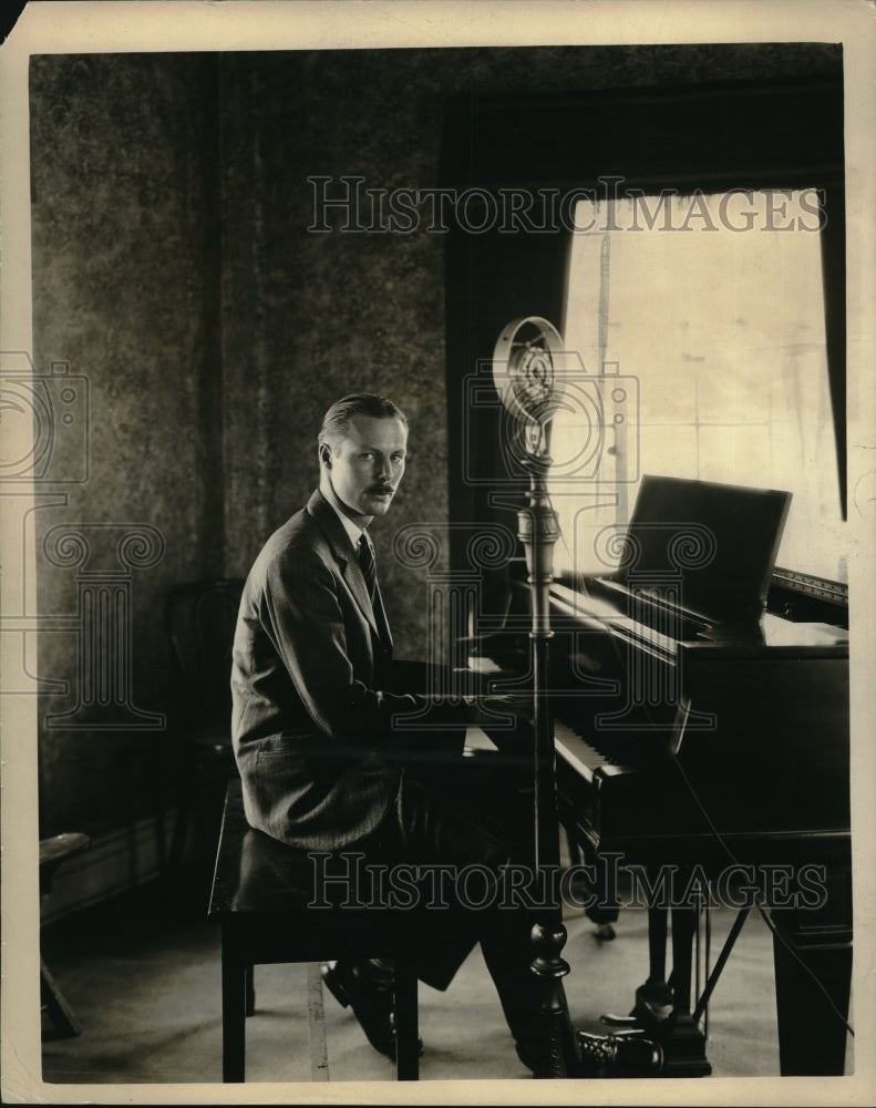 1927 Press Photo Popular pianist Arthur Wenige - Historic Images