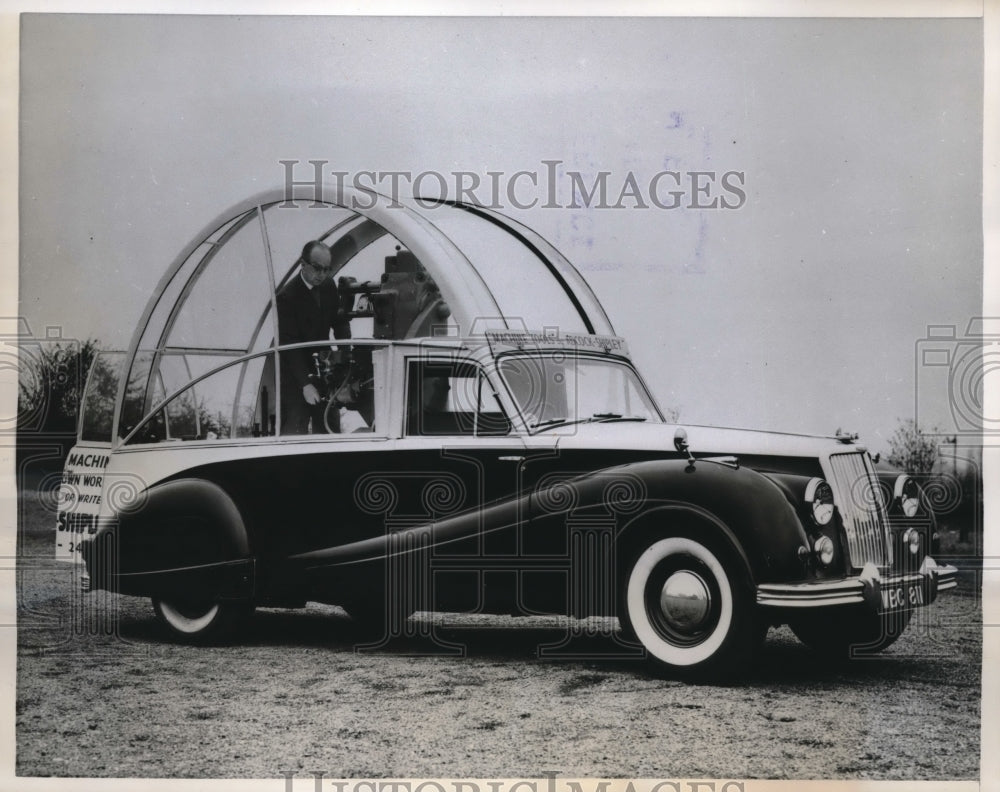 1960 Press Photo Standard English Sedan Adcock and Shipley LTD - Historic Images