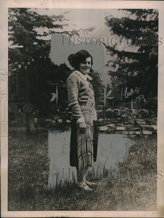 1922 Press Photo Fern Brewster wearing an indian necklace made of antelope bones-Historic Images