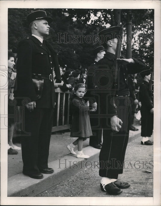 1948 Press Photo A little girl during the Bastille Day Parade in Paris-Historic Images