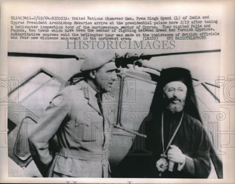 1964 Press Photo Singh Gyani and Archbishop Makarious as they arrived - Historic Images