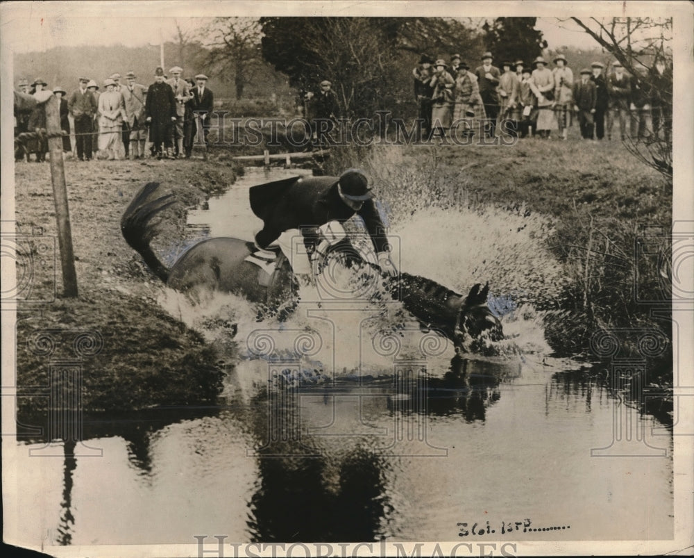 1923 Press Photo Prince Henry landing squarely in one of the water jumps - Historic Images