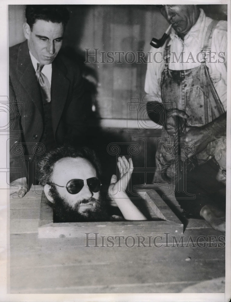 1935 Press Photo Jack Loreen broke world record of the title man buried alive - Historic Images