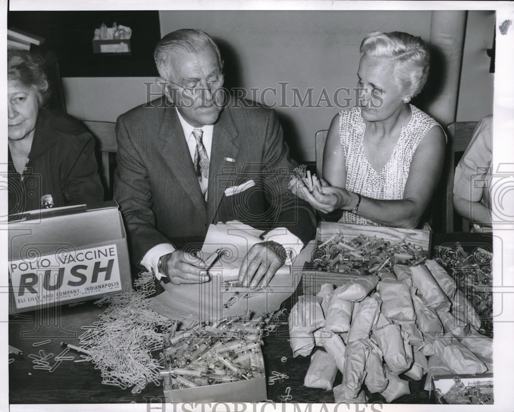 1956 Press Photo Dr Herman Bundesen Chicago Mary Zetterman - Historic Images