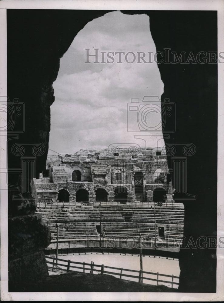 1937 Press Photo view of Roman Arena at Nimes silhouetted in stone - Historic Images