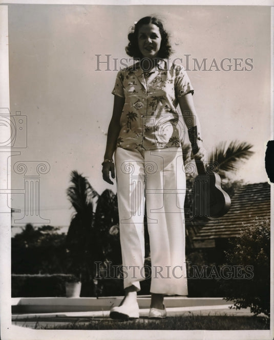 1938 Press Photo Gloria Baker in a play costume in Honalulu - Historic Images