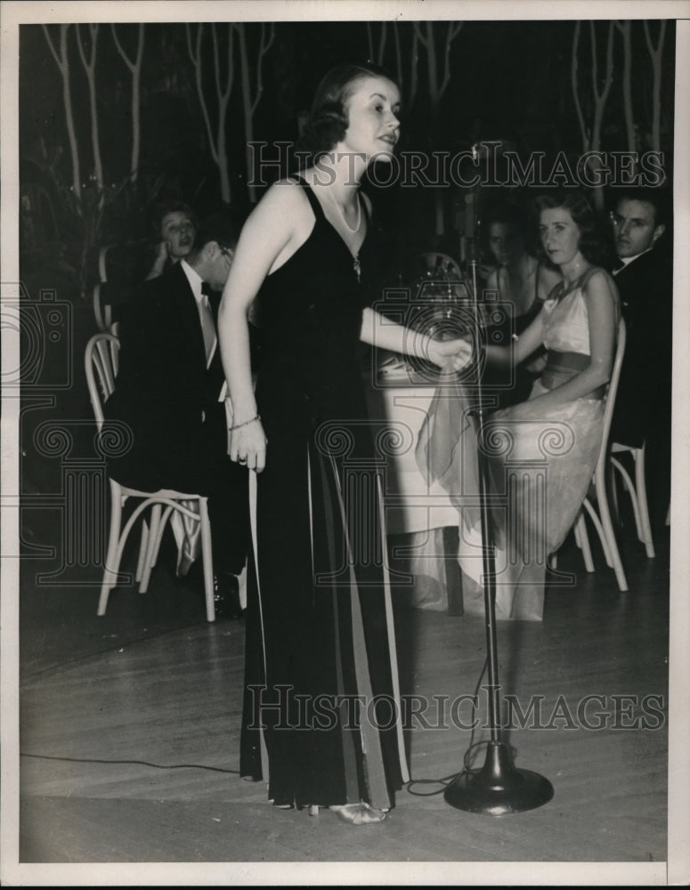 1938 Press Photo Virginia Prout singing on stage - Historic Images