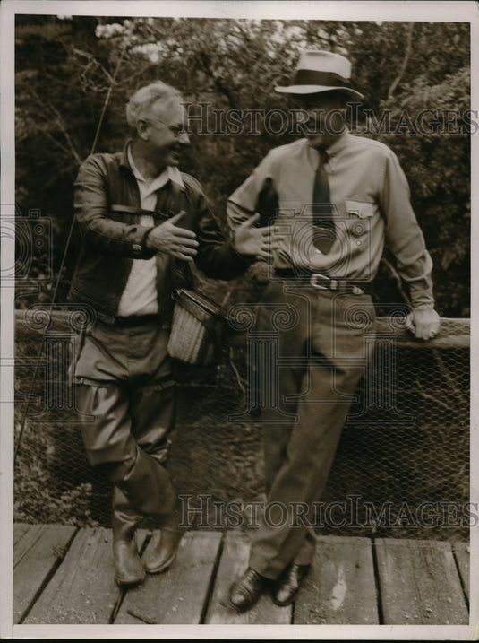 1938 Press Photo Gov. Alfred M Landon is showing - Historic Images