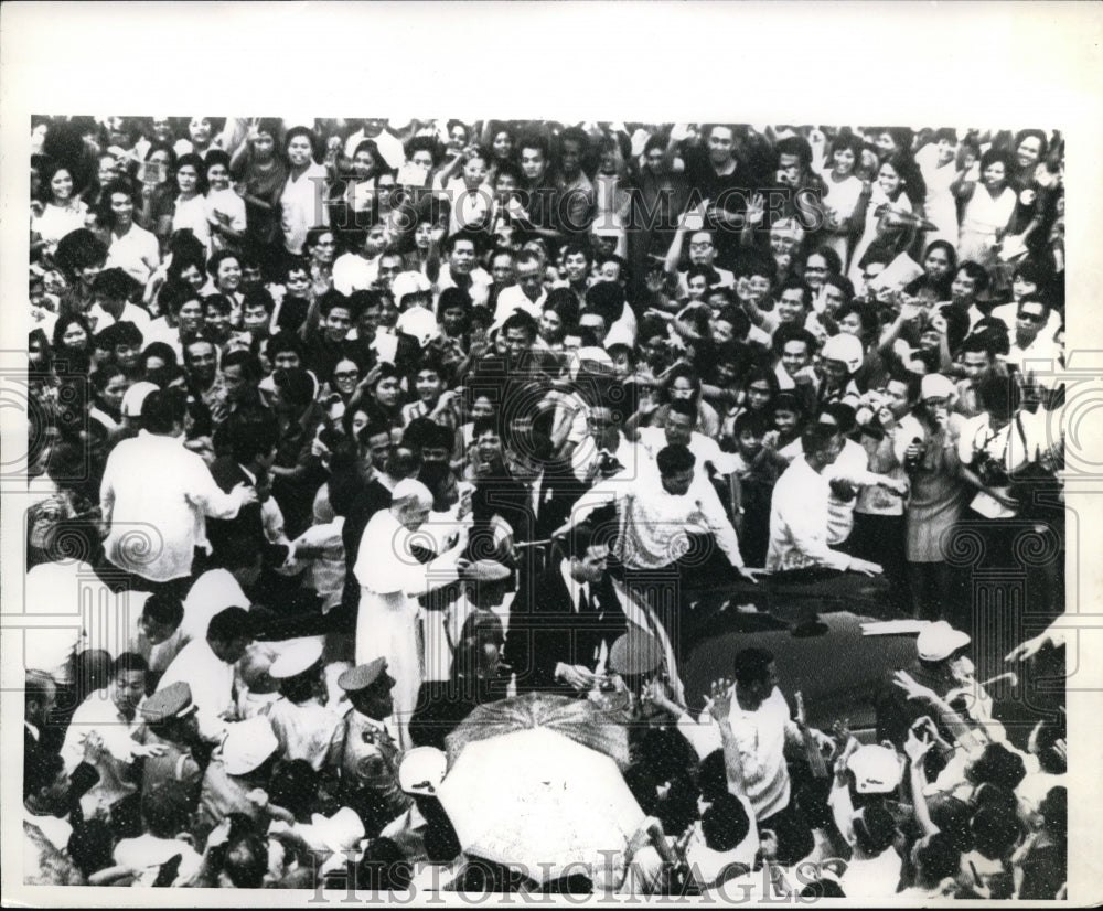 1970 Press Photo Pope Paul VI Arrives at Manila Cathedral Assassination Attempt - Historic Images