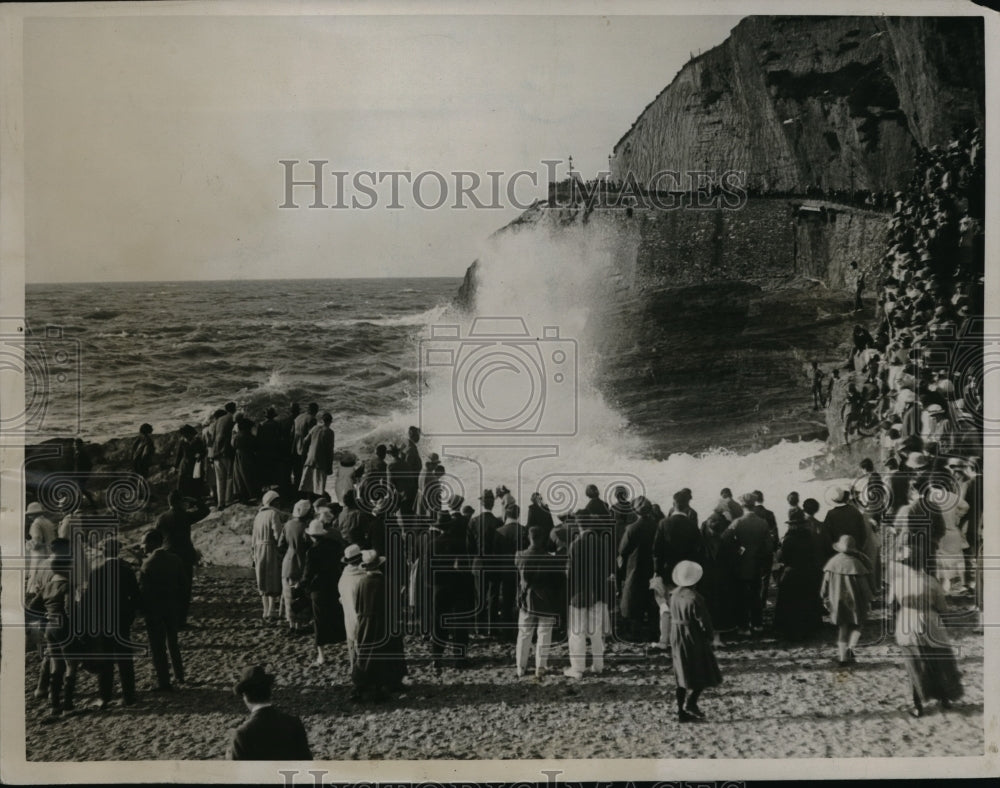 1922 Press Photo Big Waves Break in Ilfracoabe, England - Historic Images