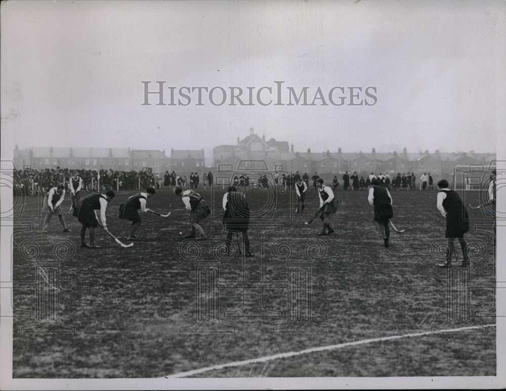 19296 Press Photo Womens Hockey At Merton Abbey - nex09280-Historic Images