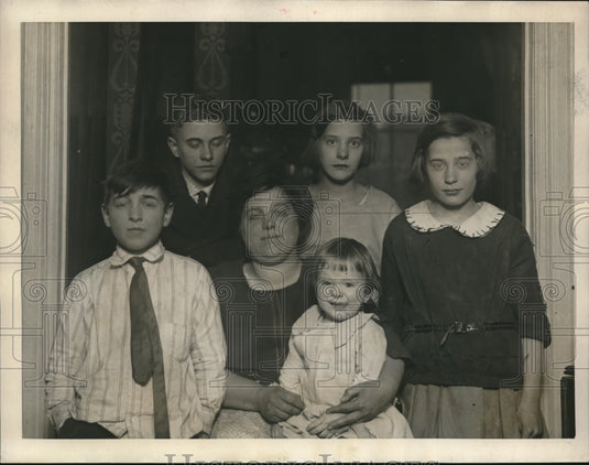 1923 Press Photo Wylie Morgan Raymond Elsie Emma Robert Mrs Lillian Gilmore Jame - Historic Images