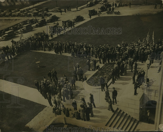 1935 New Federal Bldg Mall in Toledo, Ohio, Chevy workers - Historic Images
