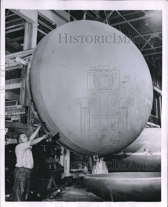 1955 Press Photo Oil Breaker Tank in GE High Voltage Department Philadelphia - Historic Images