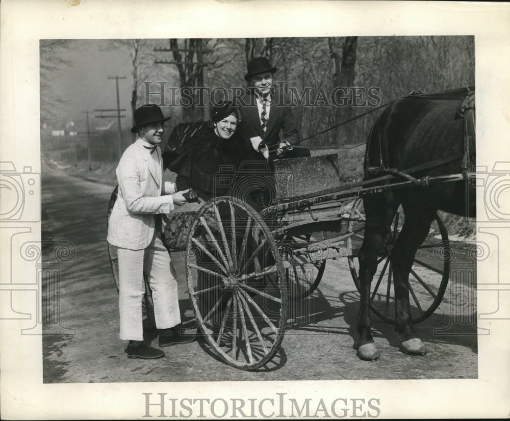 1927 Press Photo Hiram Ohio College Students Ride In Horse Drawn Buggy - Historic Images