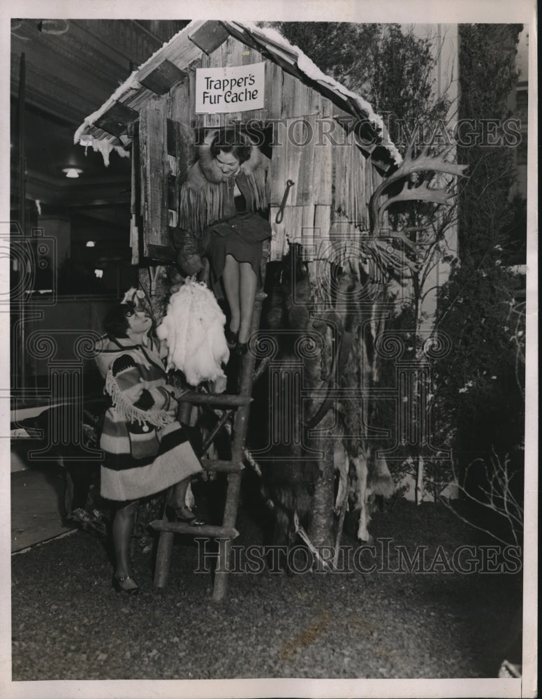 1936 Press Photo Trappers Fur Castle at NYC National Sportsmens Hunter Show - Historic Images