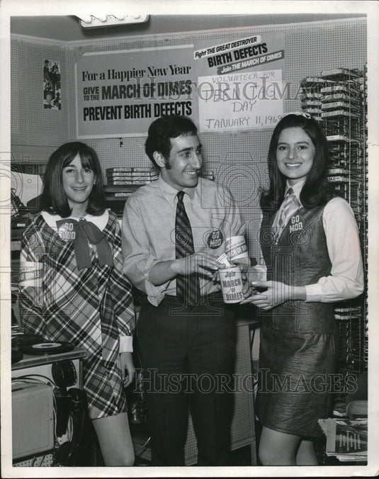 1969 Press Photo March of Dimes Volunteers Marlene Klein Larry Morrow & Villari-Historic Images