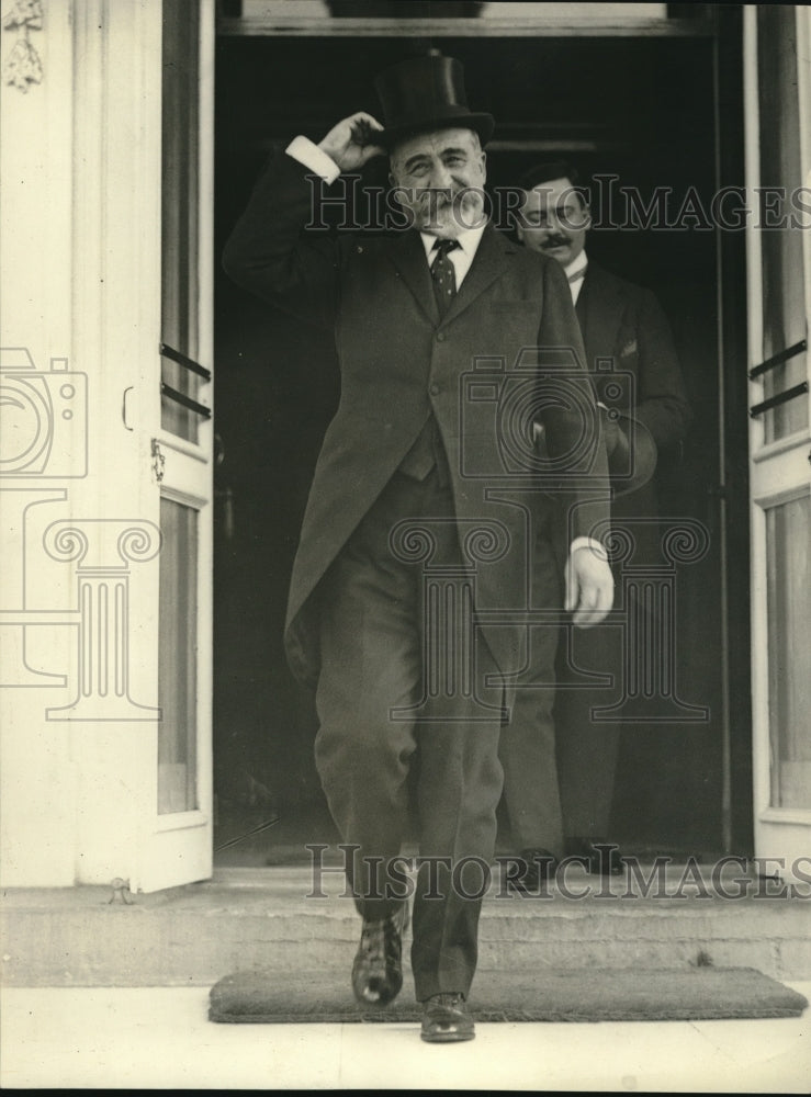 1922 Press Photo Italian Ambassador Ricci Leaves White House in Top Hat- Historic Images