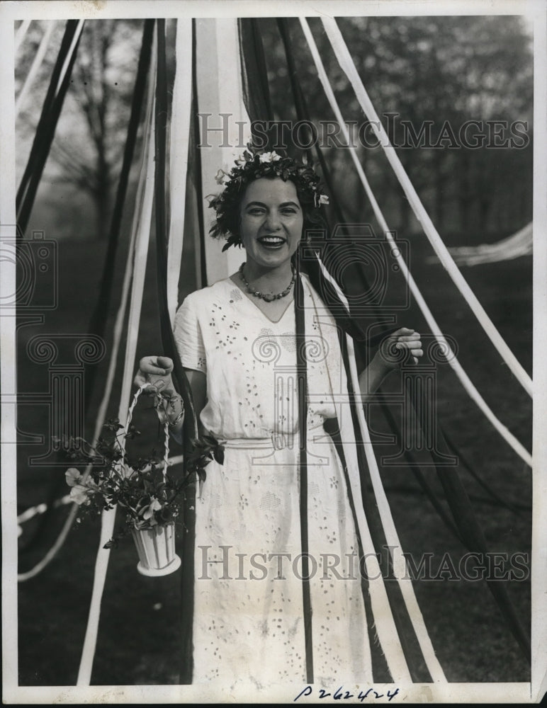 1934 Press Photo Sara Bache Miles, May Day Queen of Bryn Mawr College - Historic Images