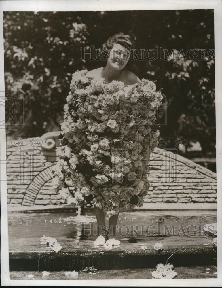 1934 Press Photo Blanket of Roses - Historic Images