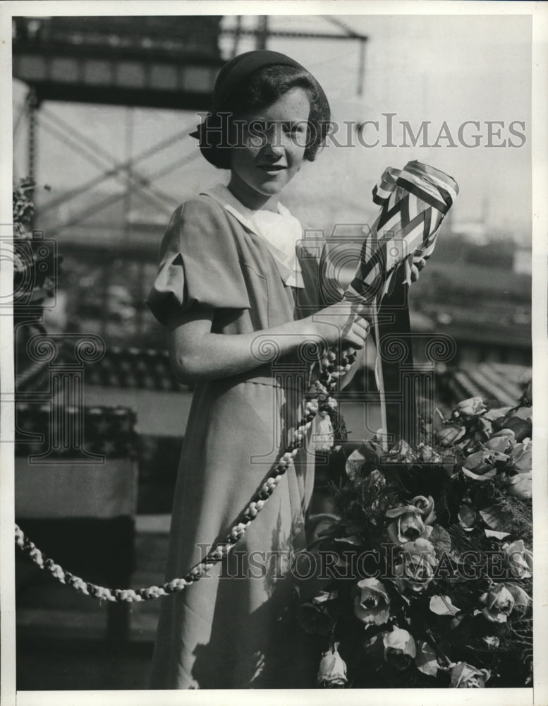 1932 Press Photo Miss Hilda Holloway Christening Boat - Historic Images