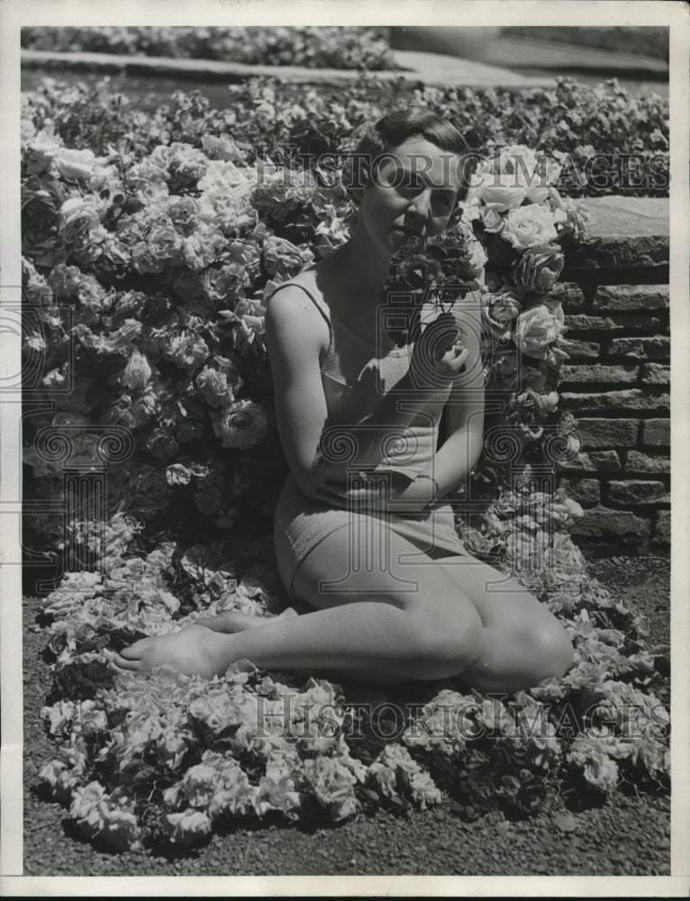 1934 Press Photo Jane McNamara ready for Rose parade - Historic Images