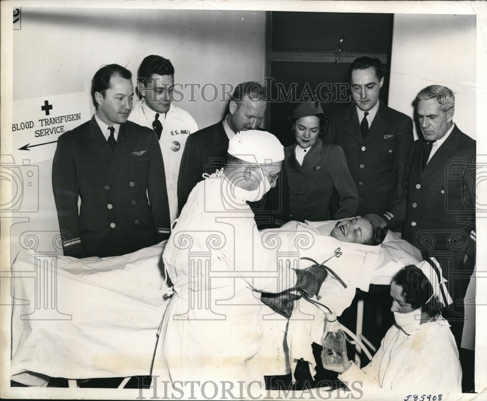 1940 Press Photo Airline Workers donate blood for English during War - Historic Images