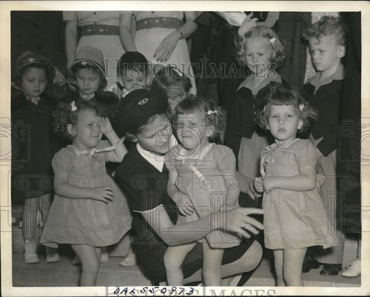 1940 Press Photo Second Anuual Convention Of Twins & Triplets Has Cranky Girls - Historic Images