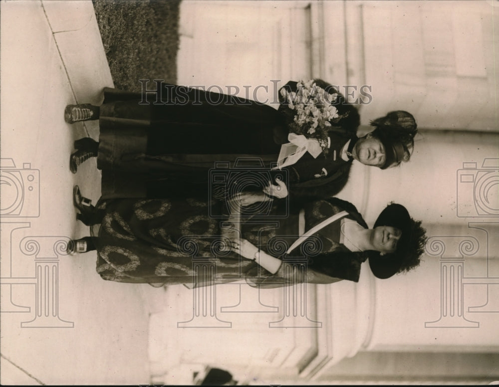 1920 Press Photo Mrs Daniel C Lothrop & Mrs Frank Mondell Of National Society Of - Historic Images