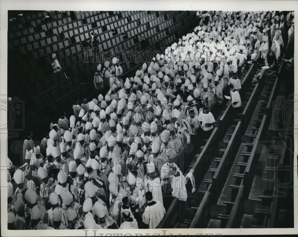 1962 Press Photo Roman Catholic Church Leaders Fill St. Peter&#39;s Basilica - Historic Images