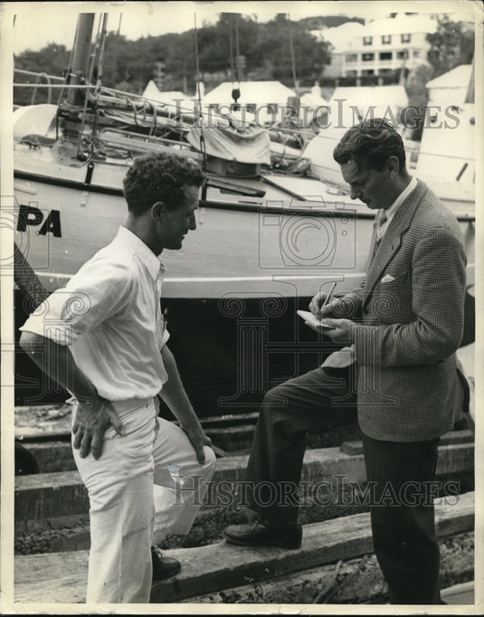 1939 Press Photo Guy Clifford Avery Talking w Reporter, Sailing Bermuda to Italy - Historic Images