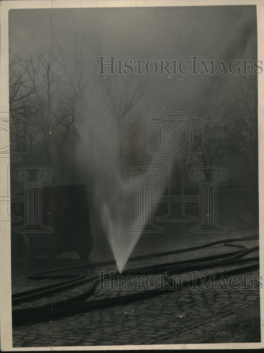 Press Photo Busted Hose - St. Anne's Fire - Historic Images