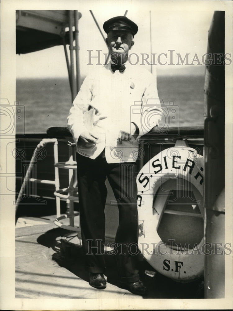 1932 Press Photo Charles Worthington, Steward on the Oceanic Liner Sierra - Historic Images