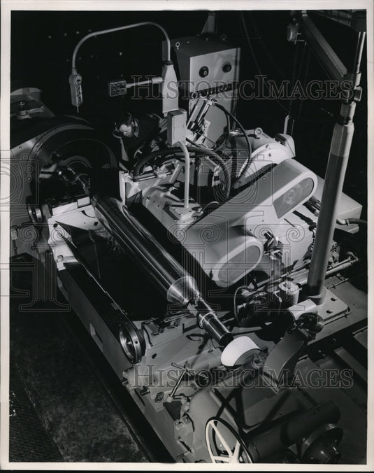 1954 Press Photo Horizontal Grinder At Kaiser Aluminum and Chemical Corp. - Historic Images