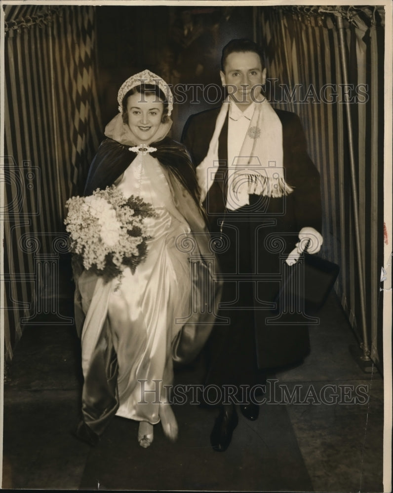 1927 Press Photo Mr &amp; mrs Douglas  D Brien nee Betty Dembar at wedding - Historic Images