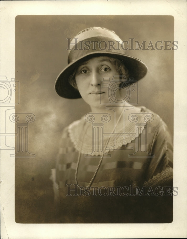 1927 Press Photo Mrs RH West of Willoughby Ohio - Historic Images