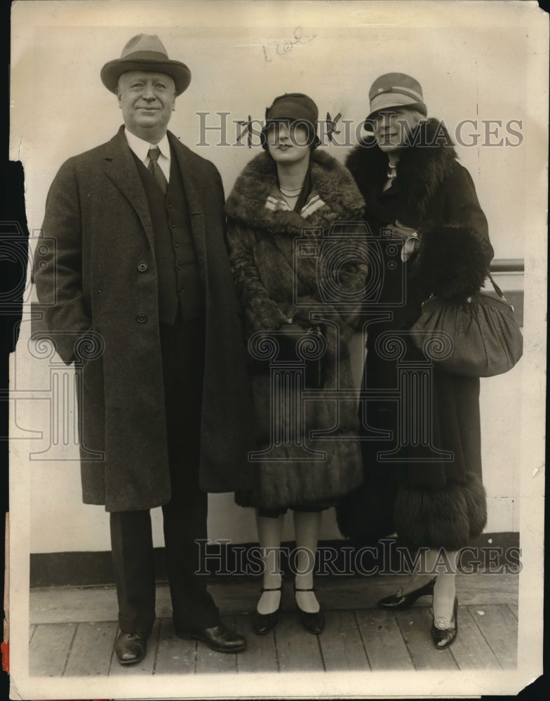 1926 Press Photo NYC Sen Victor Murdock wife Katherine &amp; daughter - Historic Images