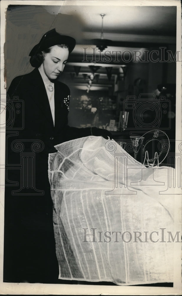 1927 Press Photo Lucia McNutt Examines White Fabric before Wedding Ted Lowels - Historic Images