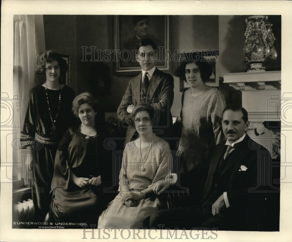 1923 Press Photo Senor E C Lyons Attache of Panama with Wife &amp; Family Washington - Historic Images